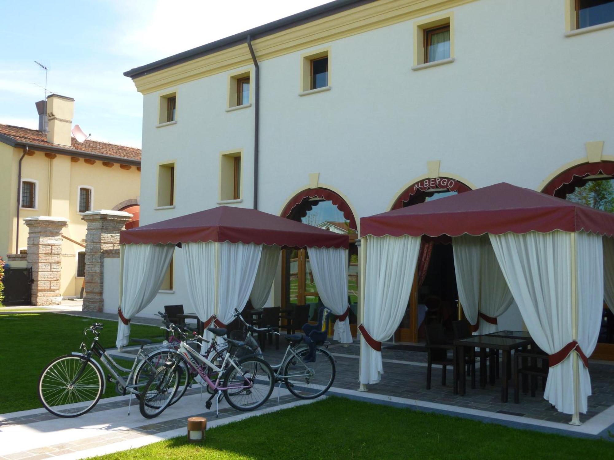 Albergo Antica Corte Marchesini Campagna Lupia Bagian luar foto