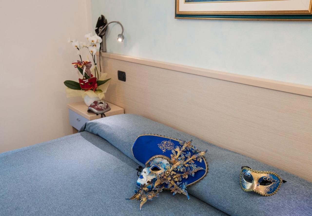 Albergo Antica Corte Marchesini Campagna Lupia Bagian luar foto