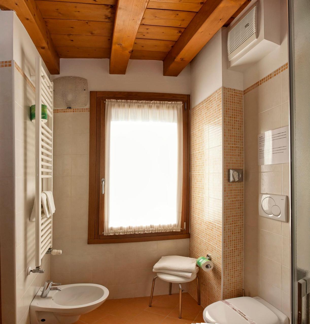 Albergo Antica Corte Marchesini Campagna Lupia Bagian luar foto