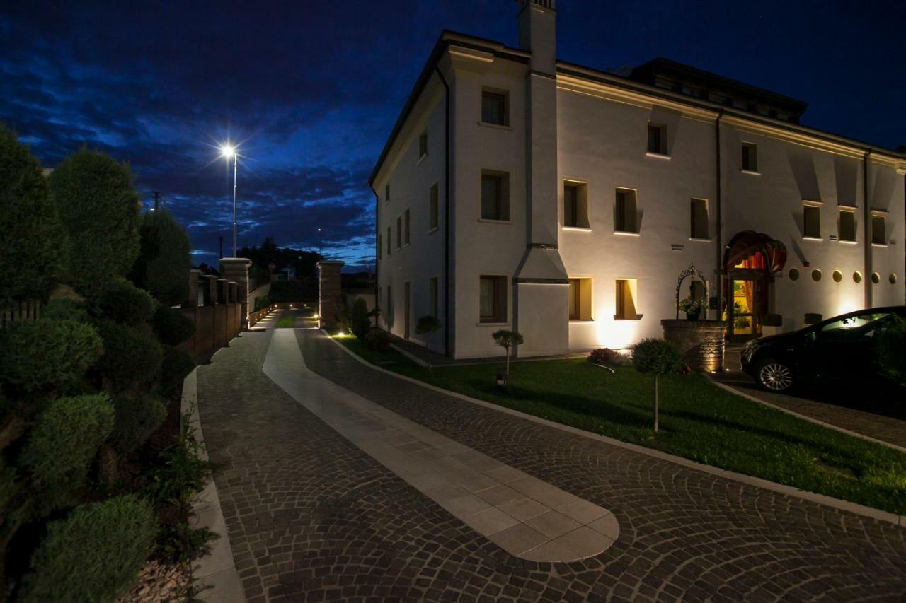 Albergo Antica Corte Marchesini Campagna Lupia Bagian luar foto